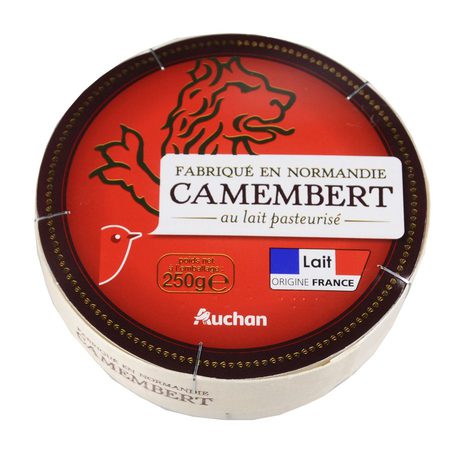  Auchan - Ser Camembert z porostem białej pleśni 